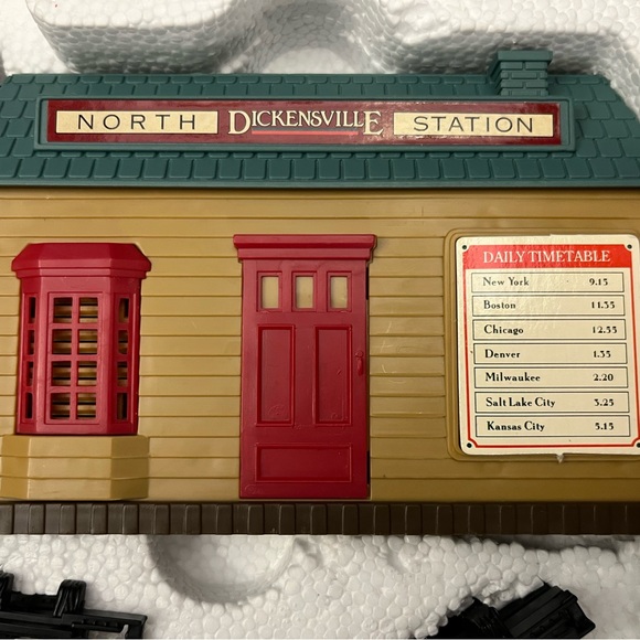 Dickensville Express Train Set - Picture 9 of 16